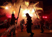 Sant Antoni 2026 en Mallorca: Demonios, Hogueras y Tradición